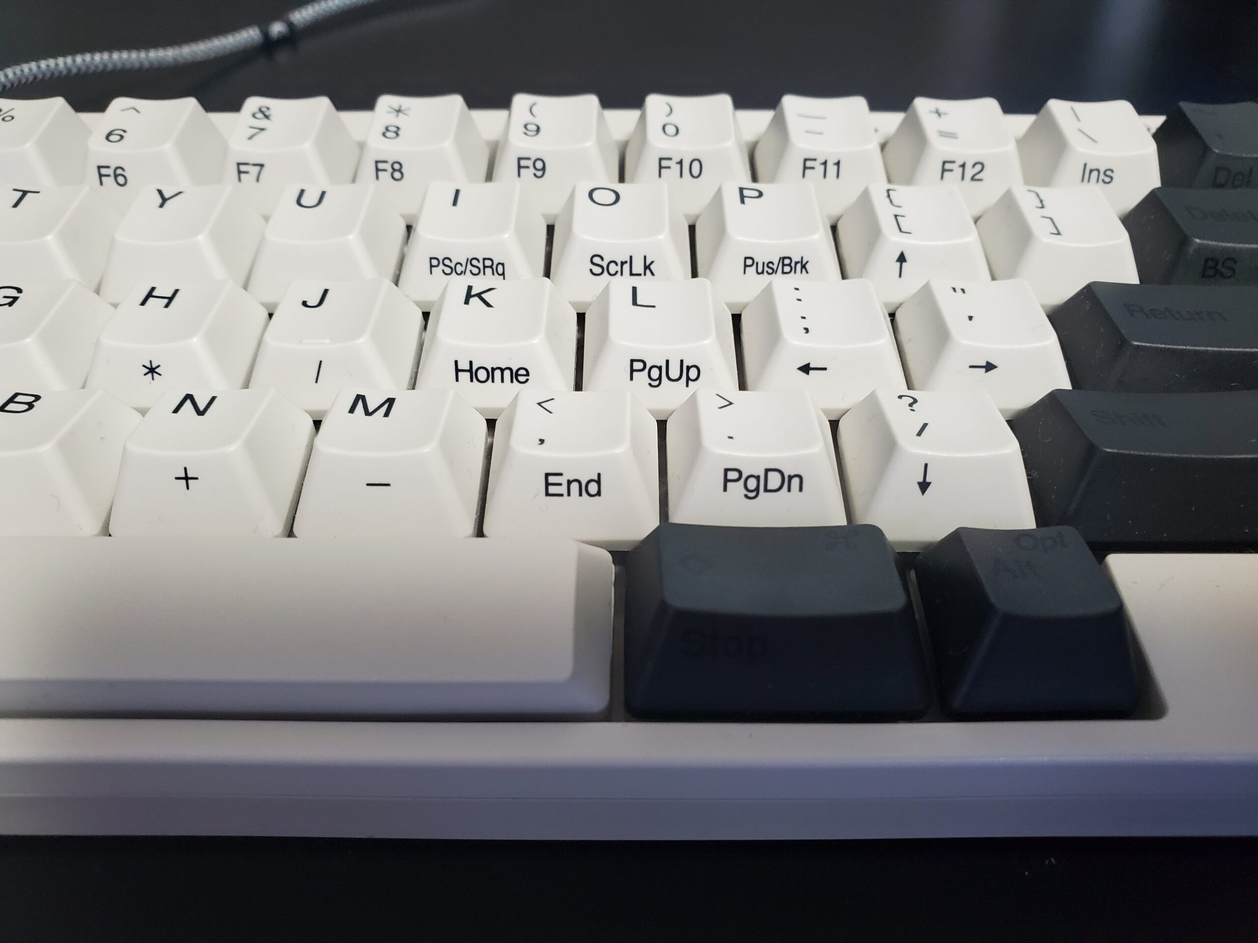 HHKB英語配列のキートップ手前側面に印字されたHomeやPgUp、矢印キーの刻印